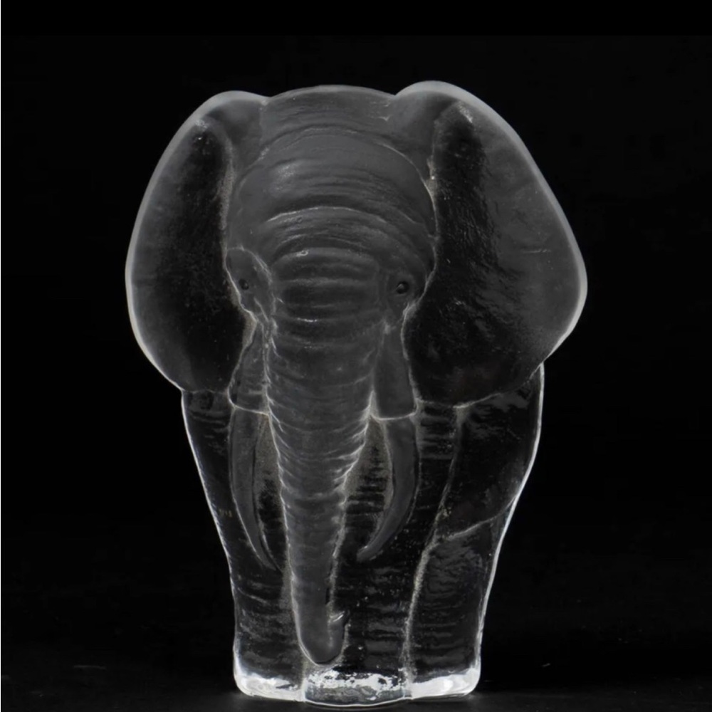 Mats Jonasson Collections numbered & Signed Lead Crystal Elephant Made In Sweden